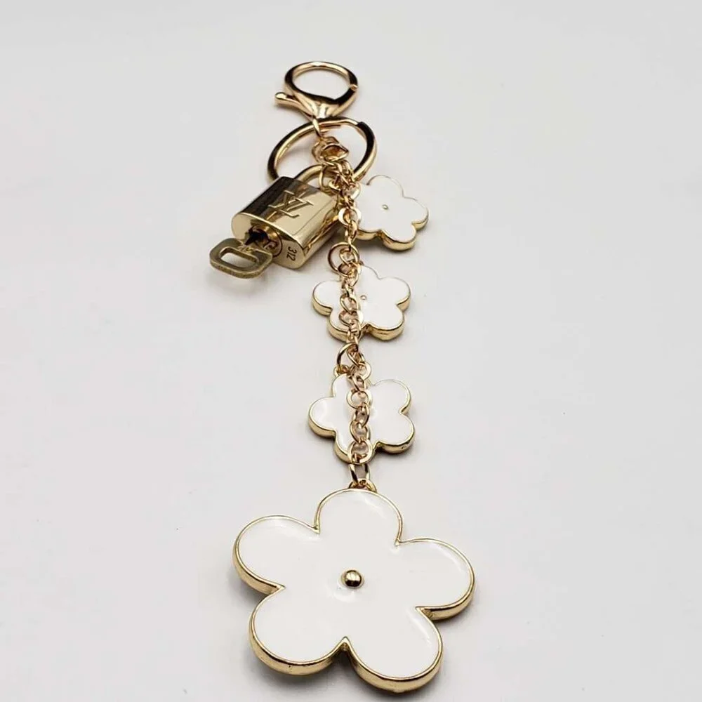 LV Gold Padlock & Key 🔒 Authentic Louis Vuitton Bag Unbranded Flower Charm - Picture 5 of 6